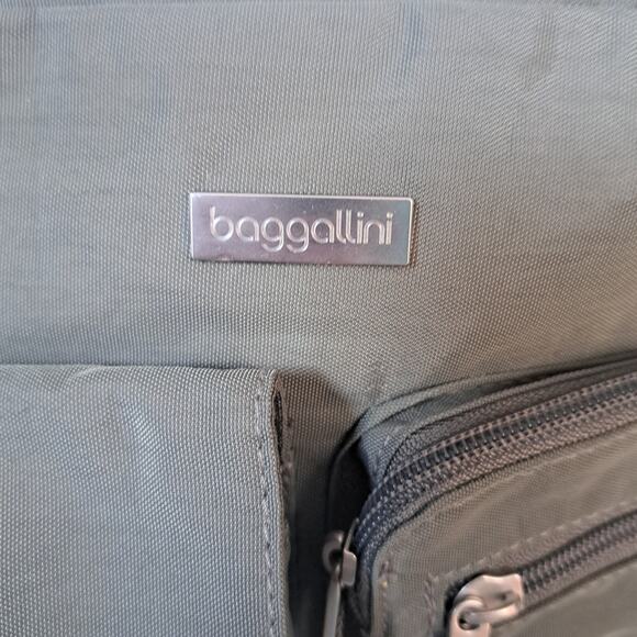 Baggallini Canyon Crossbody Gray Multi Pocket Adjustable Strap Travel - Picture 3 of 8